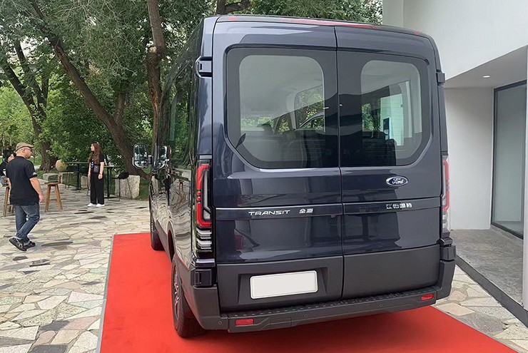 Ford Transit thế hệ mới đăng ký bảo hộ kiểu dáng tại Việt Nam - 3